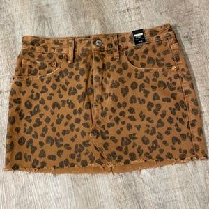 Abercrombie & Fitch Leopard Low Rise Mini Skirt Size 26